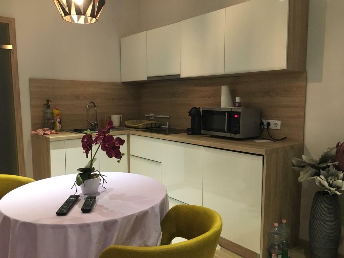 Hunyadi Apartman Сексард Экстерьер фото
