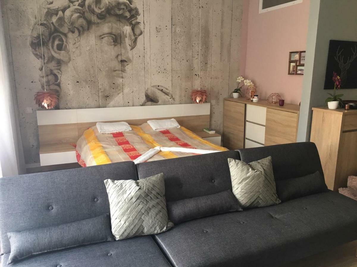 Hunyadi Apartman Сексард Экстерьер фото