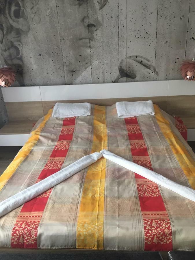 Hunyadi Apartman Сексард Экстерьер фото