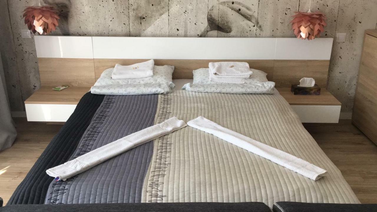 Hunyadi Apartman Сексард Экстерьер фото