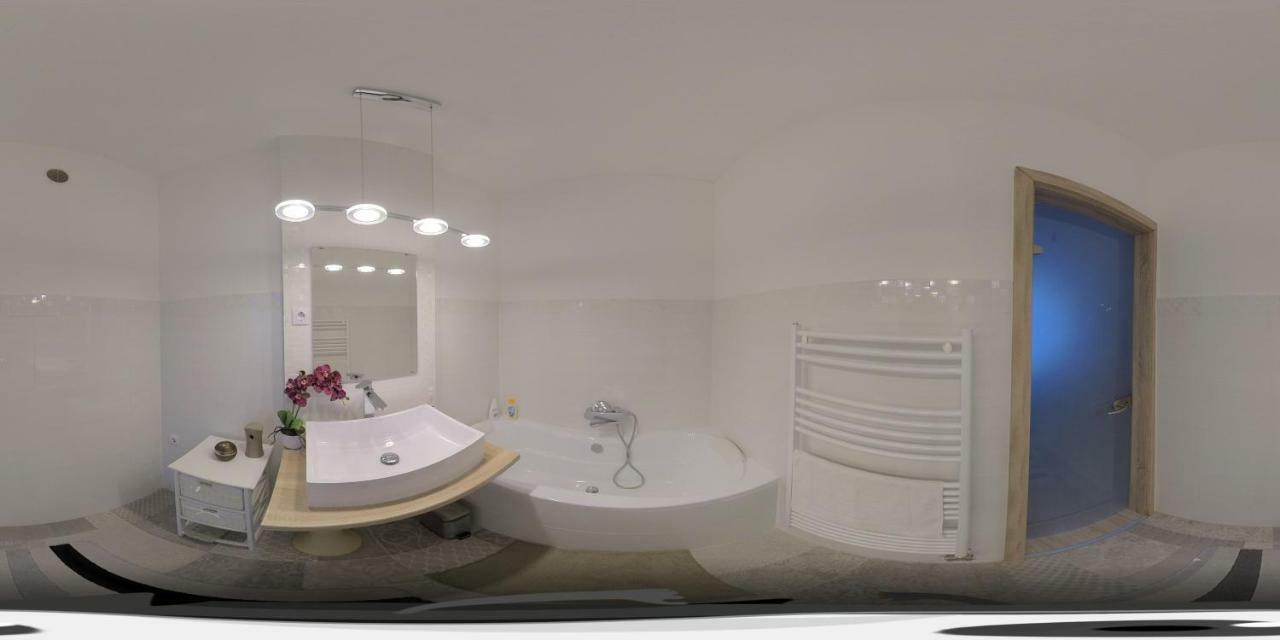 Hunyadi Apartman Сексард Экстерьер фото